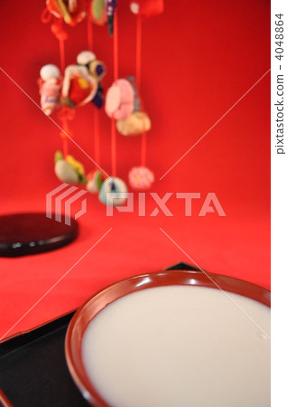 Sweet sake and hanging chicks Sweet sake and hanging chicks 4048864