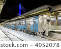 藍色森林鐵路701系列覆蓋著雪 4052078