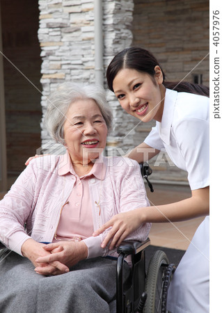 Nurse and senior Nurse and senior 4057976