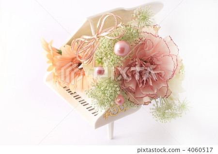 Piano and bouquet Piano and bouquet 4060517
