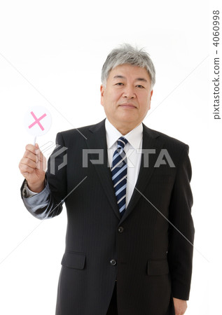 Senior men wearing a suit 4060998
