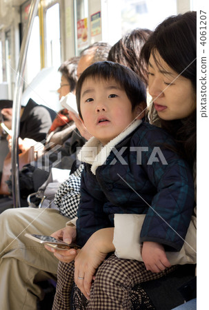 Maternal offspring by train 4061207