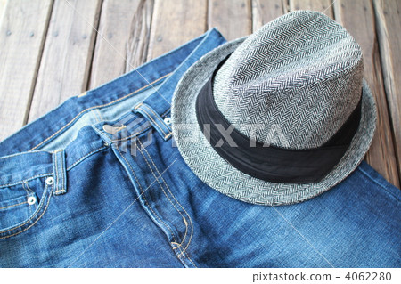 花呢軟呢帽與藍色牛仔布的時尚搭配 4062280