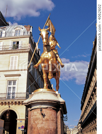 The statue of Jeanne d'Arc in Paris The statue of Jeanne d'Arc in Paris 4062602