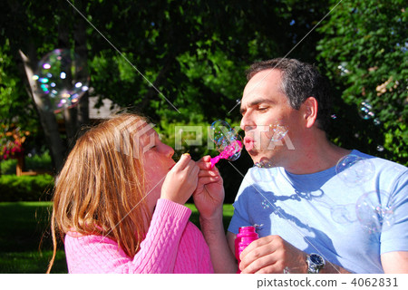 Family summer bubbles 4062831