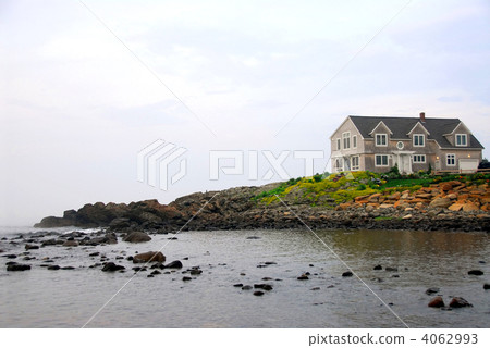 House on ocean shore House on ocean shore 4062993
