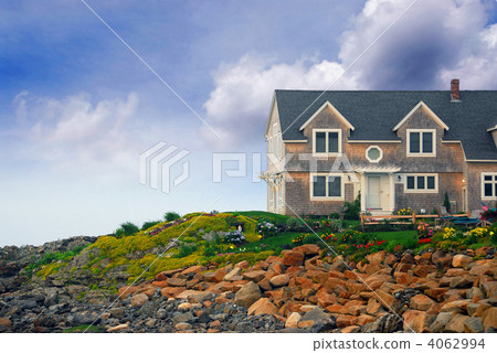 House on ocean shore House on ocean shore 4062994