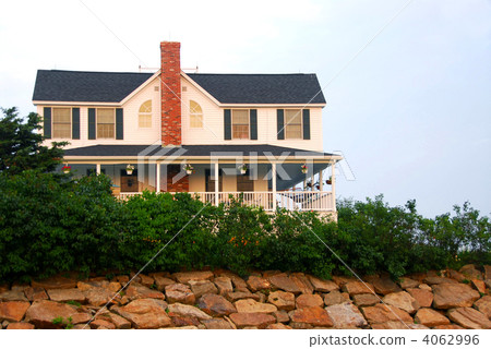House on ocean shore House on ocean shore 4062996
