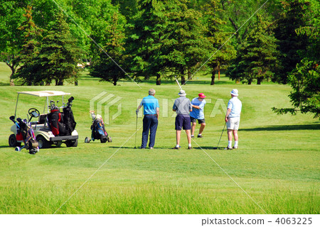 Seniors golfing 4063225