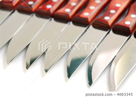 Steak knives row 4063345
