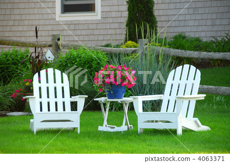 Two lawn chairs 4063371