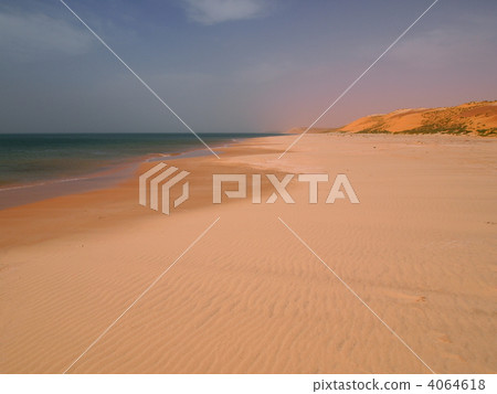 Quiet ocean of West Africa · Mauritania 4064618