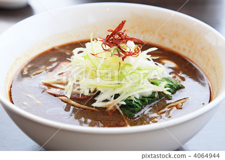 Delicious black sesame noodles 4064944