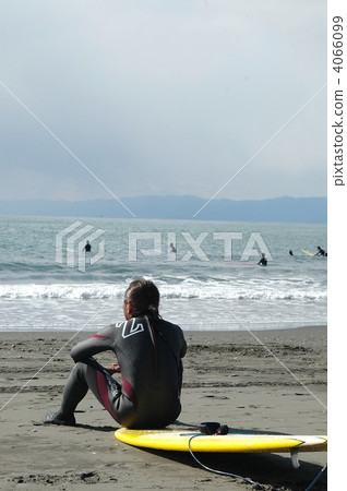 Surfers on Shonan Coast Surfers on Shonan Coast 4066099