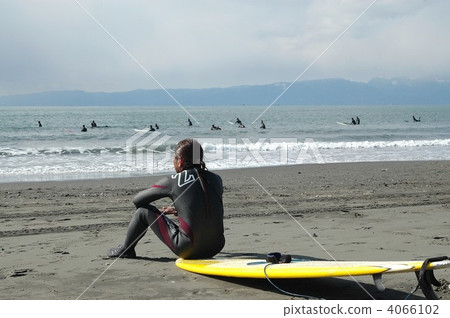 Surfers on Shonan Coast Surfers on Shonan Coast 4066102
