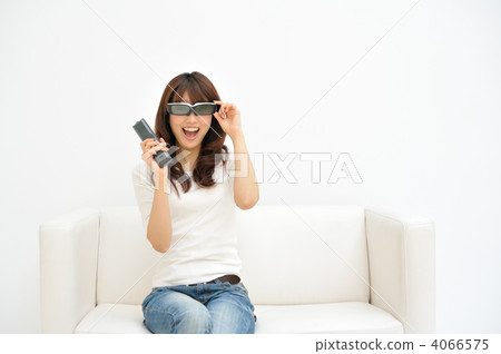 3D movie viewing (female lifestyle) 3D movie viewing (female lifestyle) 4066575