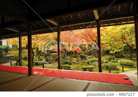 京都Ginko-ji庭院在秋天 4067227