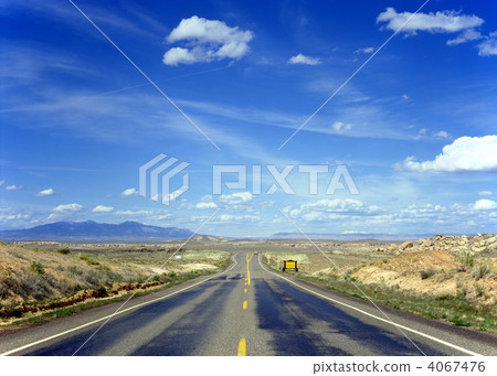 Straight road 4067476