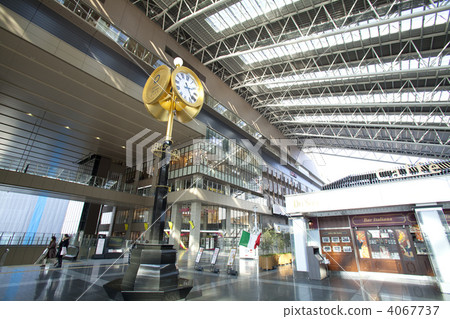 Space-time plaza 4067737