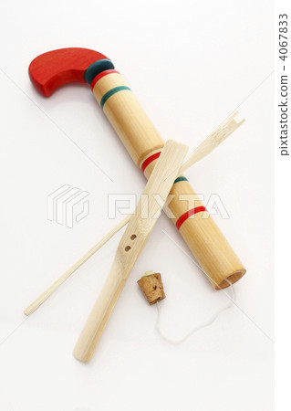 Bamboo dragonfly and air gun 4067833