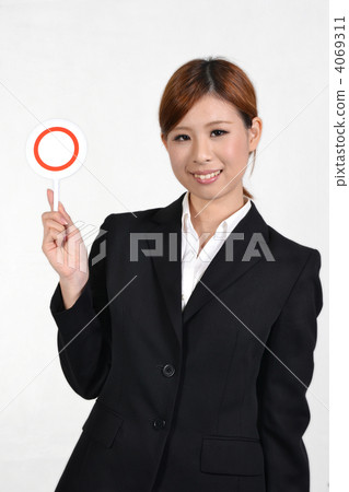 Business woman + ○ × bill Business woman + ○ × bill 4069311