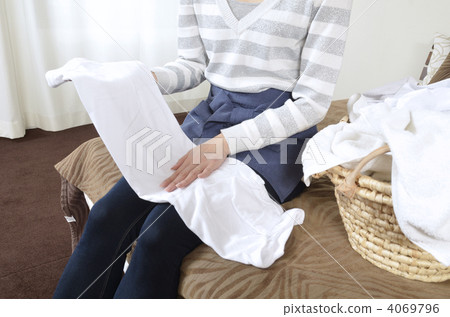 A woman folding laundry 4069796
