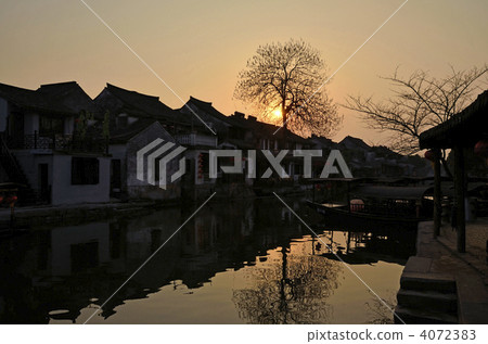 Nishitan of sunset 4072383