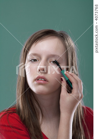 girl putting on makeup girl putting on makeup 4073768