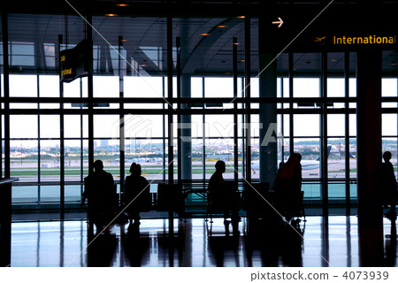 People airport 4073939