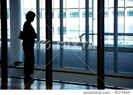 Woman airport 4073944