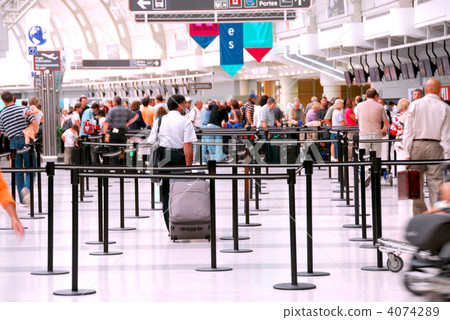 Airport crowd 4074289
