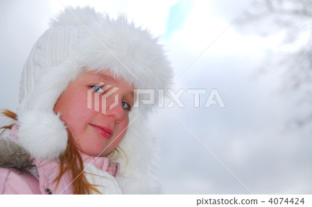 Girl winter hat 4074424