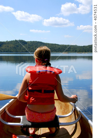 Child in canoe 4074531