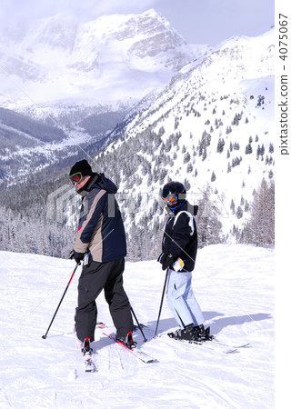 Downhill skiing Downhill skiing 4075067