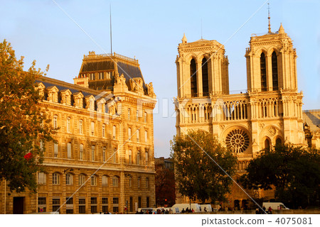 Notre Dame de Paris 4075081