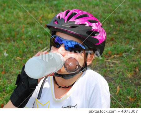 Girl drinking water Girl drinking water 4075307