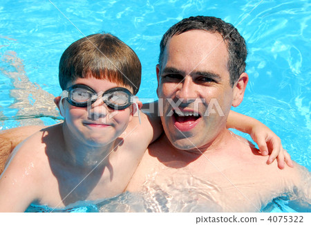 Father son pool 4075322