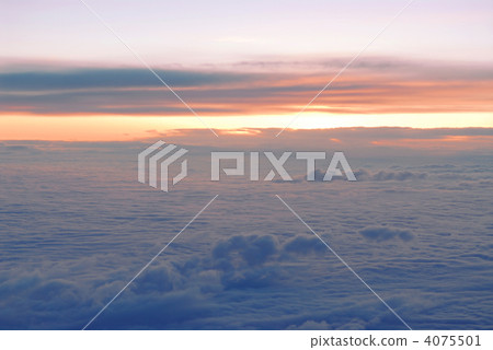 Above the clouds 4075501