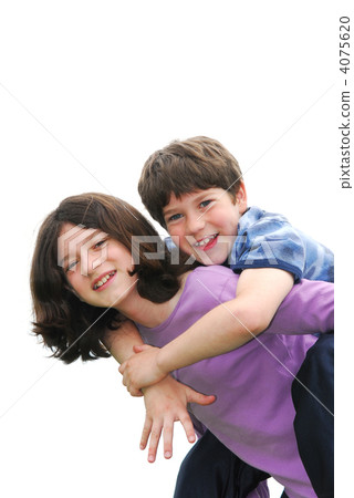 Children playing 4075620