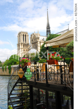 Restaurant on Seine 4076044