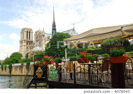 Restaurant on Seine 4076045