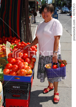 Buying vegetables 4076353