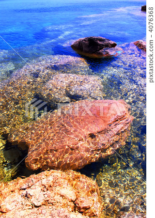 Rocks under water 4076368