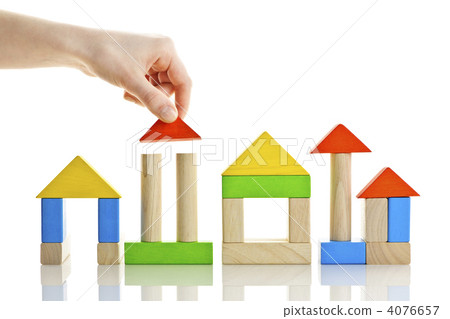 Building with wooden blocks 4076657