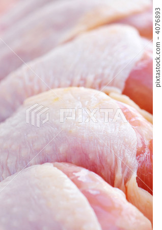 Raw chicken drumsticks 4076893