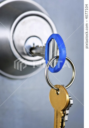Keys in lock 4077104