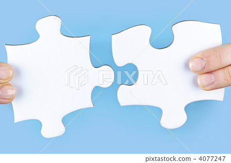 Fingers holding jigsaw puzzle pieces Fingers holding jigsaw puzzle pieces 4077247