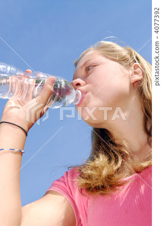 Young girl drinking water 4077392