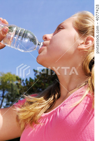 Girl drinking water 4077428