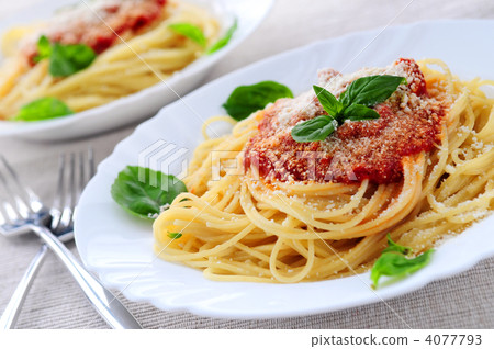 Pasta and tomato sauce Pasta and tomato sauce 4077793